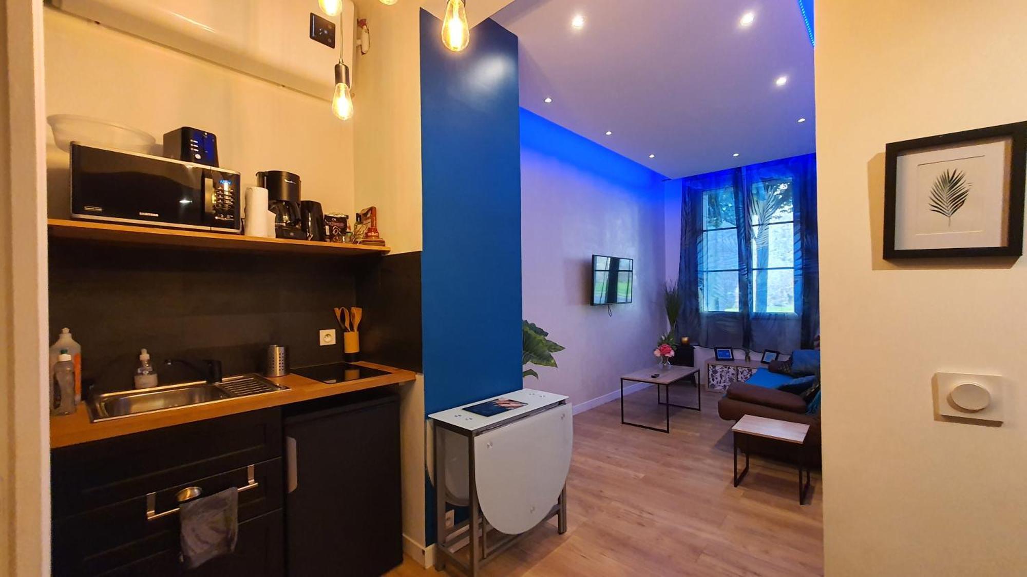 Le Chateau Apartment *
